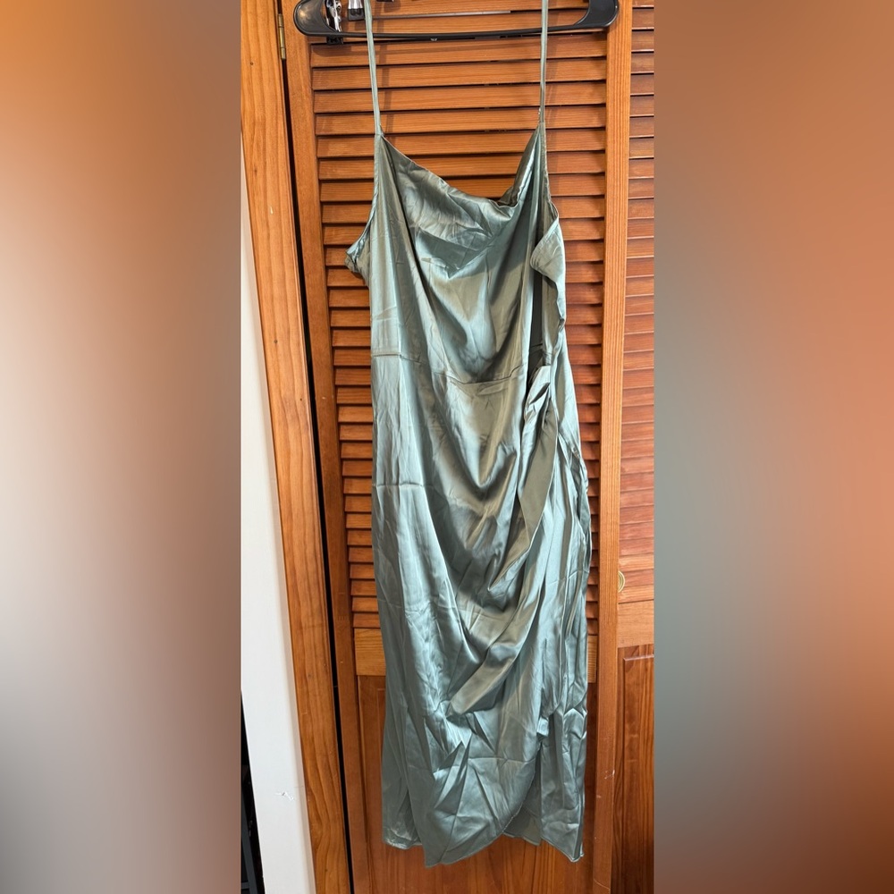 Elegant light Green Women's Dress NWT - Picture 4 of 4